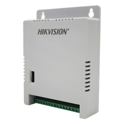 Fuente de Poder Regulada / 8 Salidas / 1 Amp por Salida / Voltaje Ajustable 12/13.5/15 VCC / Entrada 90-130 VCA / Filtro de Ruido para 4K